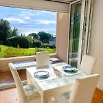 Apartman Bright With Sea View And Swimming Pool
