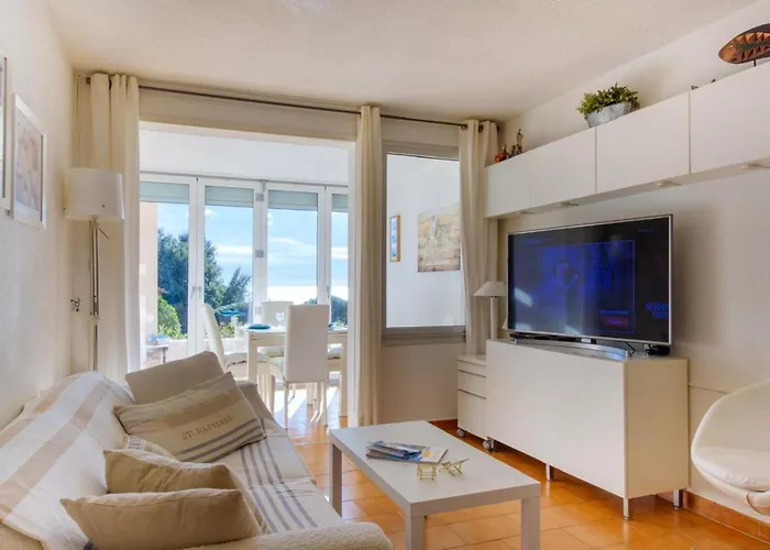 شقة Bright With Sea View And Swimming Pool
