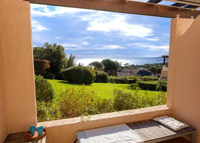 Bright With Sea View And Swimming Pool شقة