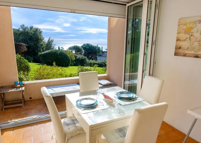 شقة Bright With Sea View And Swimming Pool